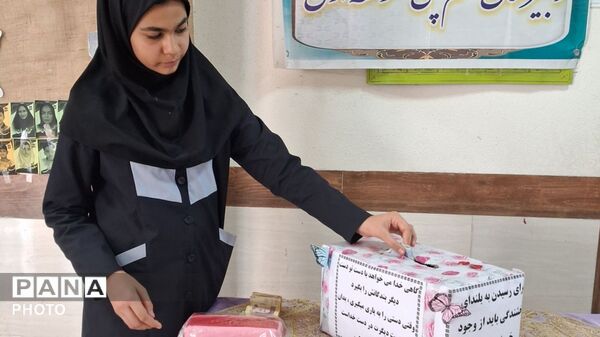 جشن عاطفه‌‌ها؛ تجلی مهربانی و همدلی در دبیرستان دخترانه قلم‌ چی