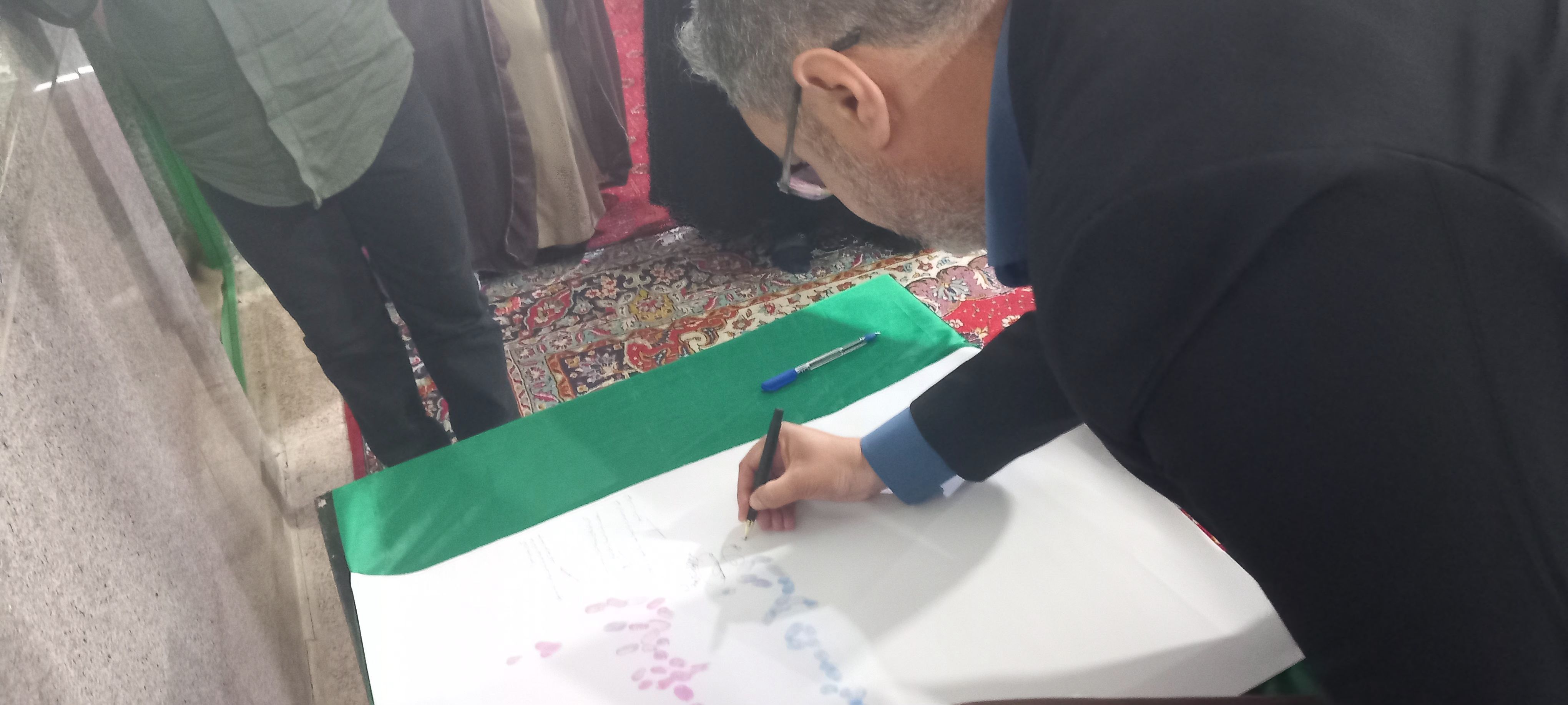 شرکت دانش‌آموزان دبستان حضرت فاطمه(س) در مراسم سالگرد شهدای خدمت