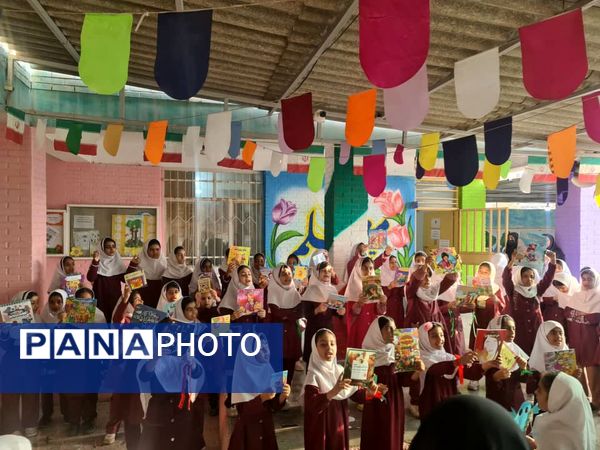 جشن کتاب و قصه‌گویی در دبستان شهید تنیده