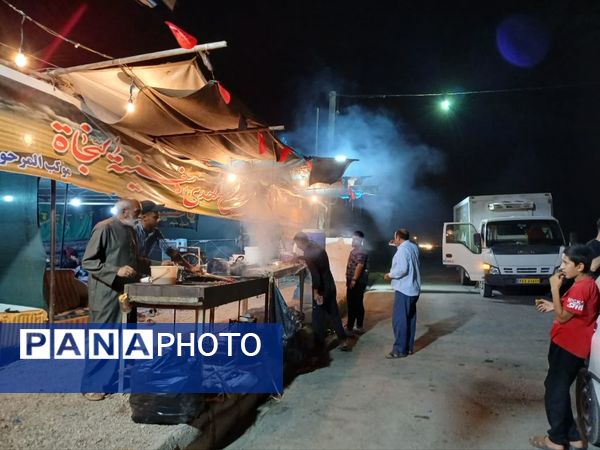 خدمت بی‌منت خادمان کوچک به زائران در حمیدیه 