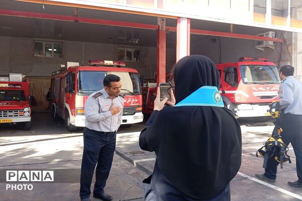تقدیر دانش‌ آموزان فرزانگان ورامین از قهرمانان در دل آتش