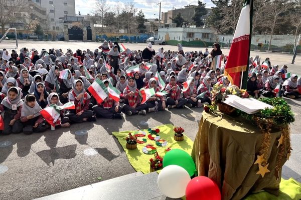 جشن با شکوه دهه فجر در دبستان صدف