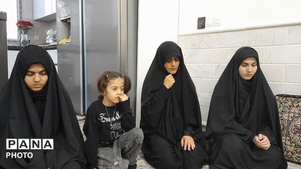 دیدار مسئولان آموزش و پرورش قم با خانواده شهید «حسین نجفی»
