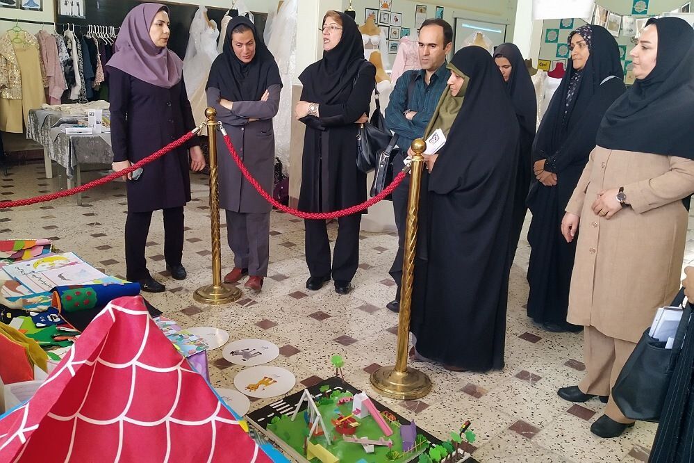 برگزاری جشنواره هفته مشاغل در هنرستان کوثر قیامدشت ری یک