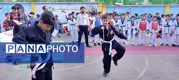 المپیاد ورزشی مدرسه شکوفه‌ها ناحیه 4 کرج در هفته تربیت بدنی  