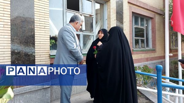 آغاز سال تحصیلی جدید باحضور مسئولان در دبستان فرهنگیان ۲ مشهد