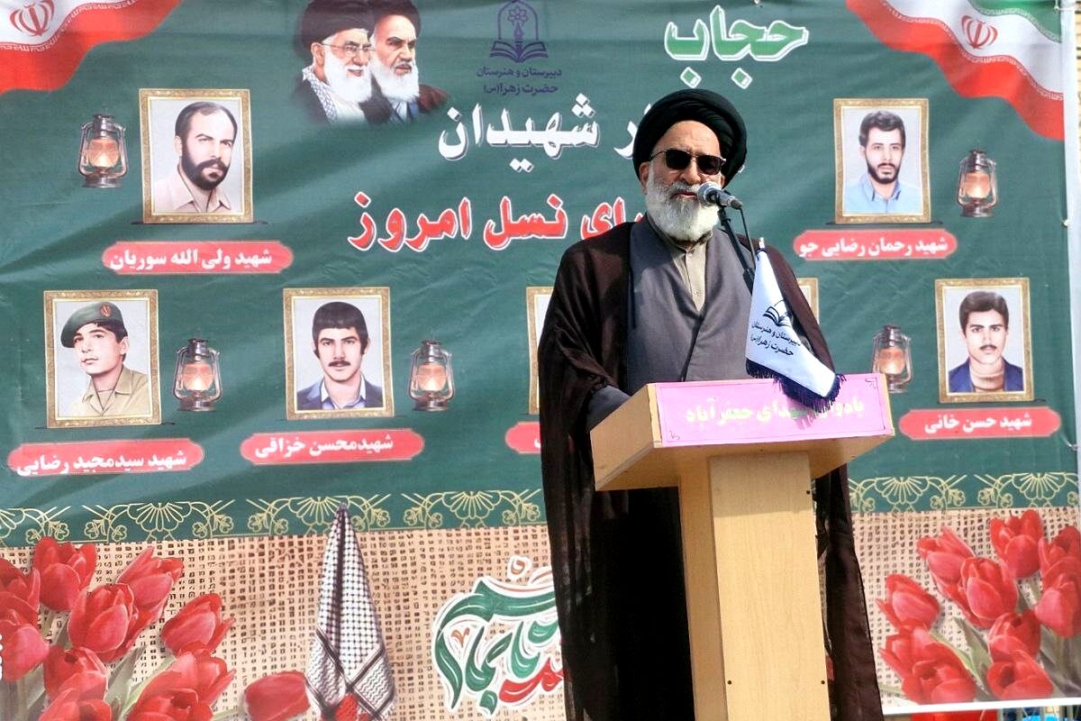 دانش‌آموزان، چشم امید شهدا و رهبر معظم انقلاب هستند