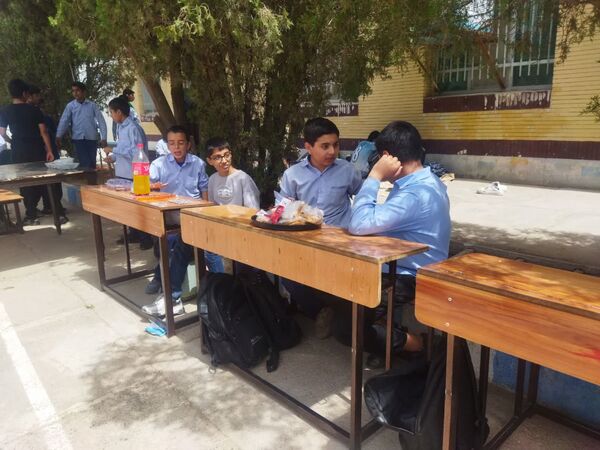 برگزاری جشنواره غذا و بازارچه دانش‌آموزی در دبیرستان نمونه دولتی دانش 