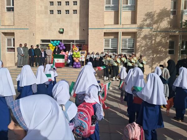 آیین سال تحصیلی جدید در مدرسه شاهد پوررضایی یزد