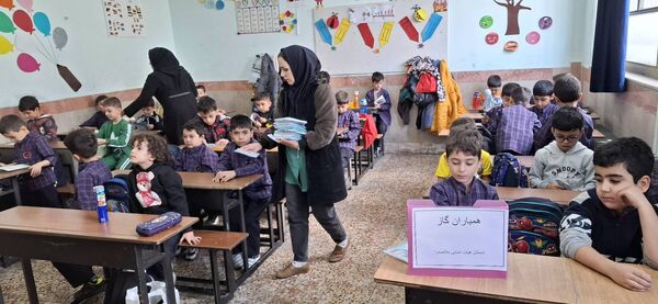 آموزش مصرف درست گاز همزمان با سرد شدن هوا در دبستان ملاصدرا در شهرستان قدس