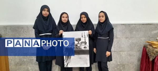 نقاشی همگانی در آخرین روز های سال 1403 در دبیرستان دخترانه معلم