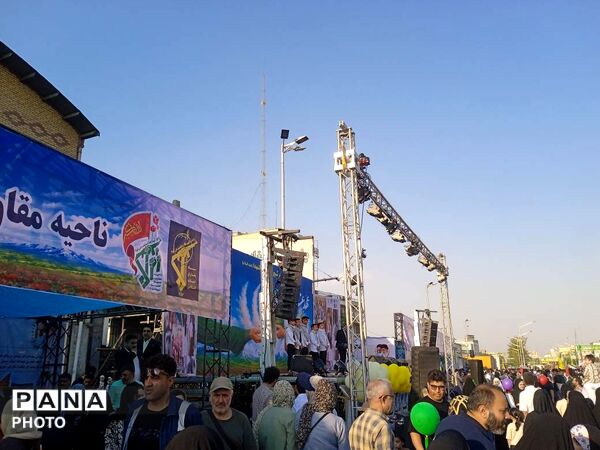  جشن بزرگ مردم در مهمانی ۱۰ کیلومتری
