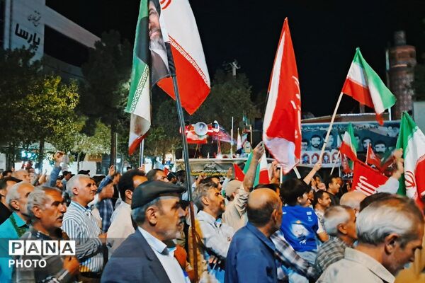 نمایش واقعی پهپادهای کرار و شاهد ۱۳۶ در اجتماع بزرگ مردمی شهرستان شیروان
