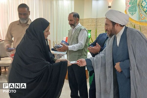 تجلیل خادمان امام رضا (ع) از پرستاران در اسلامشهر
