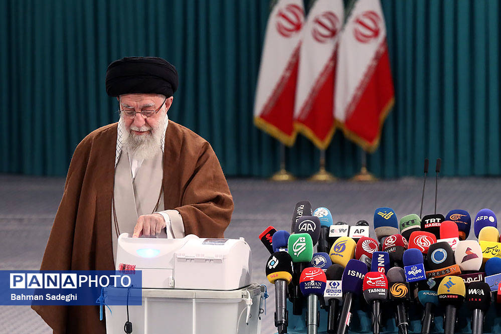 حضور رهبر معظم انقلاب در رای گیری مرحله‌ دوم انتخابات مجلس
