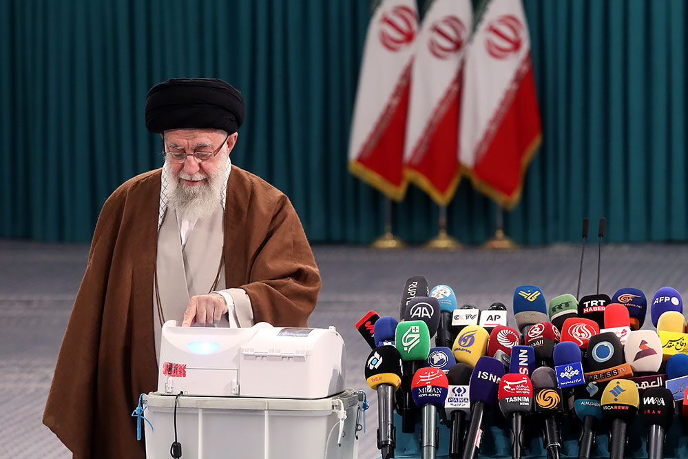 حضور رهبر معظم انقلاب در رای گیری مرحله‌ دوم انتخابات مجلس
