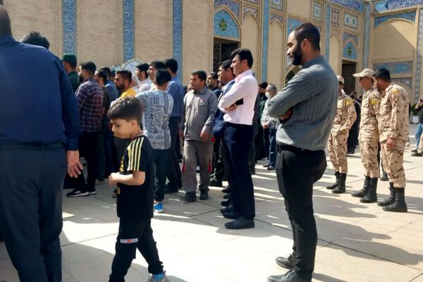 تشییع پیکر شهید دانش‌آموز در شاهچراغ(ع)