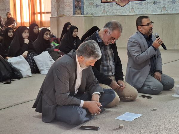مراسم بدرقه دانش‌آموزان دختر مدارس شهرستان ملارد به مناطق عملیاتی جنوب کشور 