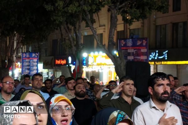 قرار شبانه مردم نسیم شهری در بهارستان دو