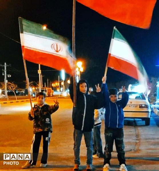 حرکت کاروان خودرویی و موتوری بیعت با رهبر انقلاب در شهر آوه