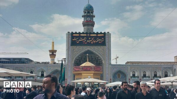 عزاداری گسترده زائران در صحن‌های حرم امام رضا (ع)