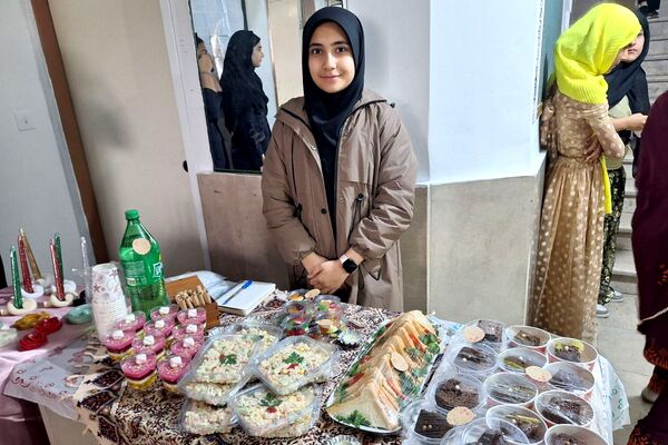  آیین افتتاح جشنواره ماها و ایران‌مون در دبیرستان خدیجه کبری پردیس 