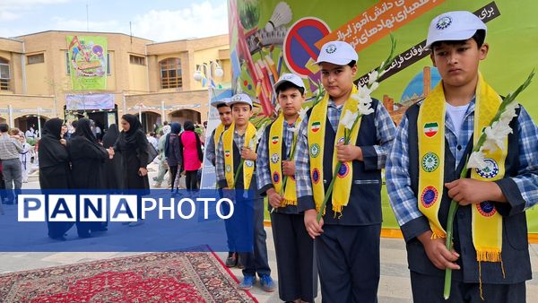 غرفه خبرگزاری پانا و سازمان دانش‌آموزی در مراسم افتتاحیه فعالیت‌های تابستانی