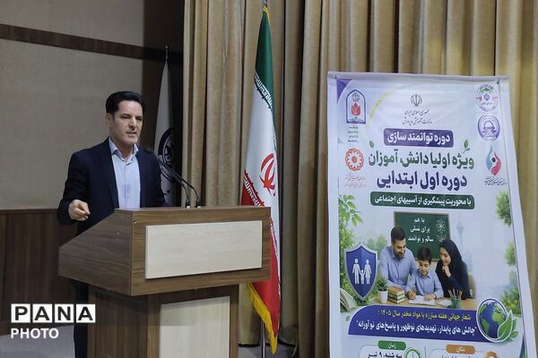 نمایشگاه نقاشی دانش آموزان شهرستان قدس  با موضوع مبارزه با اعتیاد 