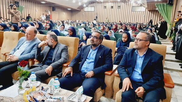 مراسم تجلیل از دانش‌آموزان ممتاز مدارس شاهد استان البرز