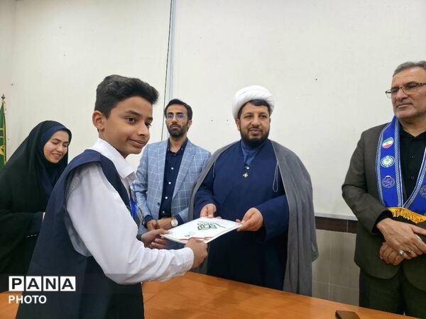 نشست معاون پرورشی و فرهنگی اداره کل آموزش و پرورش خوزستان با دانش آموز خبرنگاران پانا 