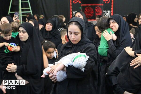تجدید پیمان مادران قرچکی با آرمان‌های عاشورا در مراسم شیرخوارگان حسینی