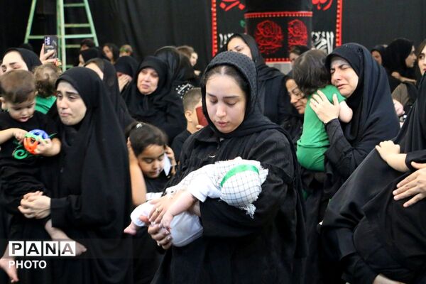 تجدید پیمان مادران قرچکی با آرمان‌های عاشورا در مراسم شیرخوارگان حسینی
