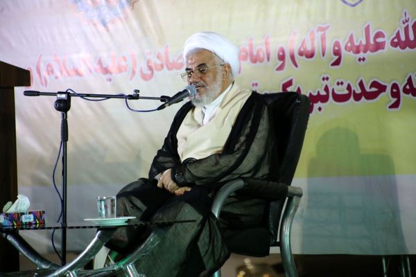 حضور نماینده ولی‌فقیه هرمزگان در جشن هفته وحدت شهرستان جاسک