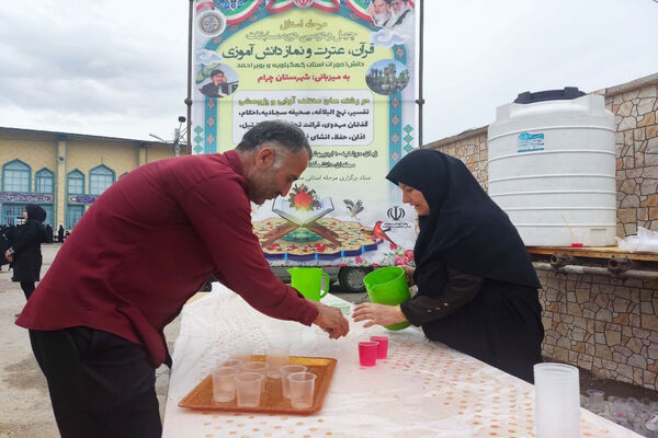 استقبال از دانش‌آموزان شرکت کننده در مسابقات قرآن، عترت و نماز در شهرستان چرام