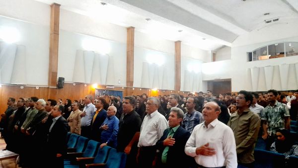 جشن پایان سال تحصیلی در دبیرستان نمونه دولتی آیت الله خامنه ای کاشمر