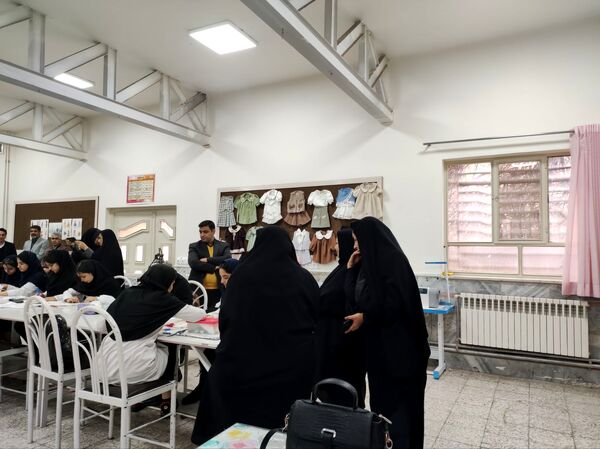 بازدید کارشناسان فحک از هنرستان فلسطین
