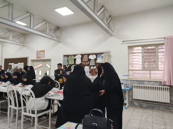 بازدید کارشناسان فحک از هنرستان فلسطین