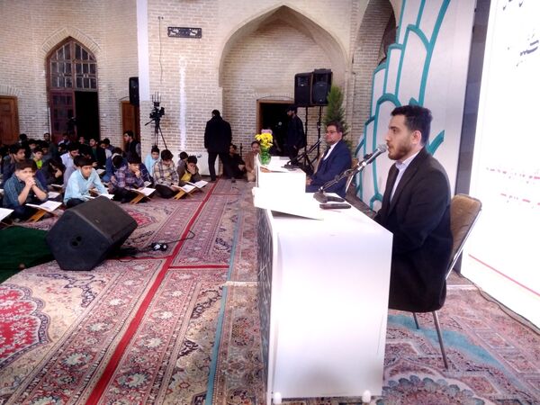 بزرگترین محفل دانش‌آموزی انس با قرآن در شهر یزد 