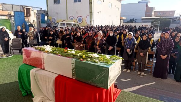 طنین سلام دانش‌آموزان بندرترکمن به شهدای خوشنام