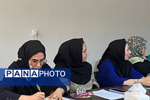 کارگاه آموزشی «مهارت‌های برقراری ارتباط با نوجوان » در هنرستان قدس ناحیه دو شهرری 