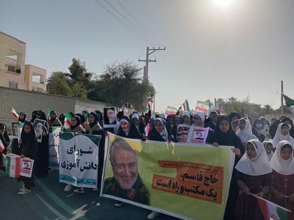 جشن پیروزی انقلاب در فین