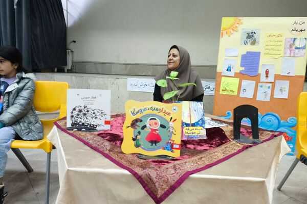 کافه کتاب کانون پرورش فکری اندیشه میزبان شاعر نوجوان