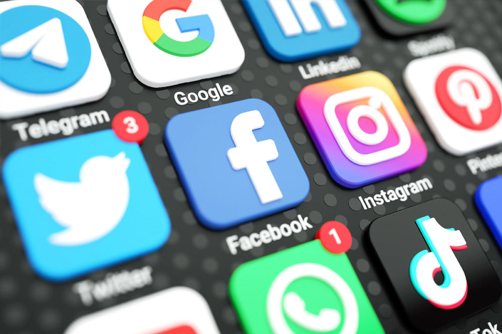 رسانه‌های اجتماعی یکی از ابزارهای ارتباطی مدرن، تأثیرات عمیقی بر زندگی دانش‌آموزان دارند