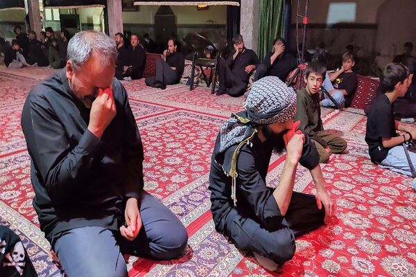 هیئت  زنجیر زنی و عزاداری اباعبدالله الحسین علیه السلام  بار درشب هفتم محرم  