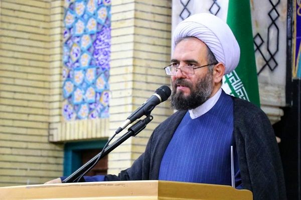 هدایت جامعه تنها با تمسک هم‌زمان به قرآن و عترت امکان‌پذیر است