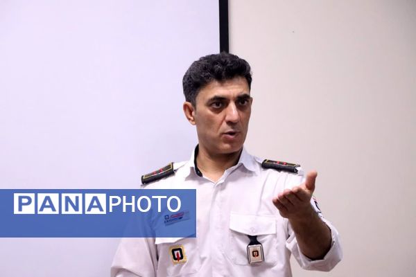 بازدید خبرنگاران پانا ناحیه یک و دو یزد از مرکز شماره ۹ آتشنشانی یزد