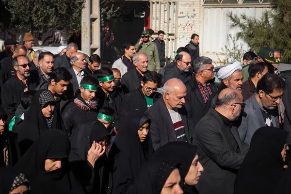 تشییع پیکر مطهر شهید گمنام ۱۷ ساله در اردکان 