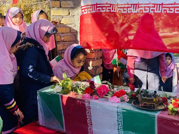 مراسم استقبال از شهید گمنام در شهرستان مه‌ولات
