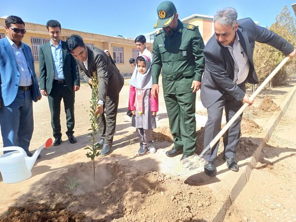 نهال‌های مهر در خاک دبستان ام‌السلمه جاجرم