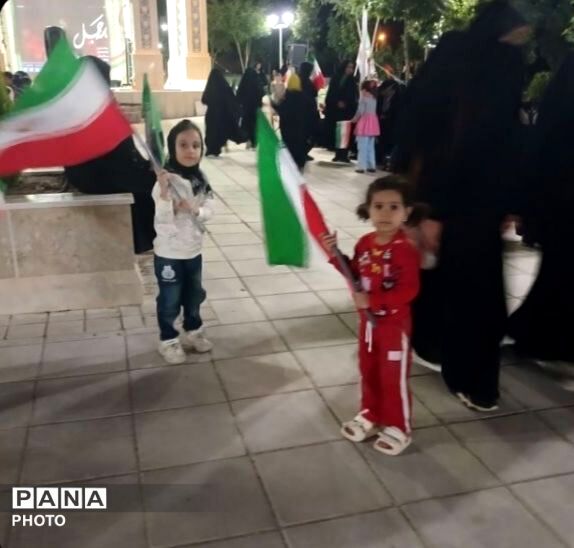 اجتماع شبانه مردمی تا پای جان برای ایران
